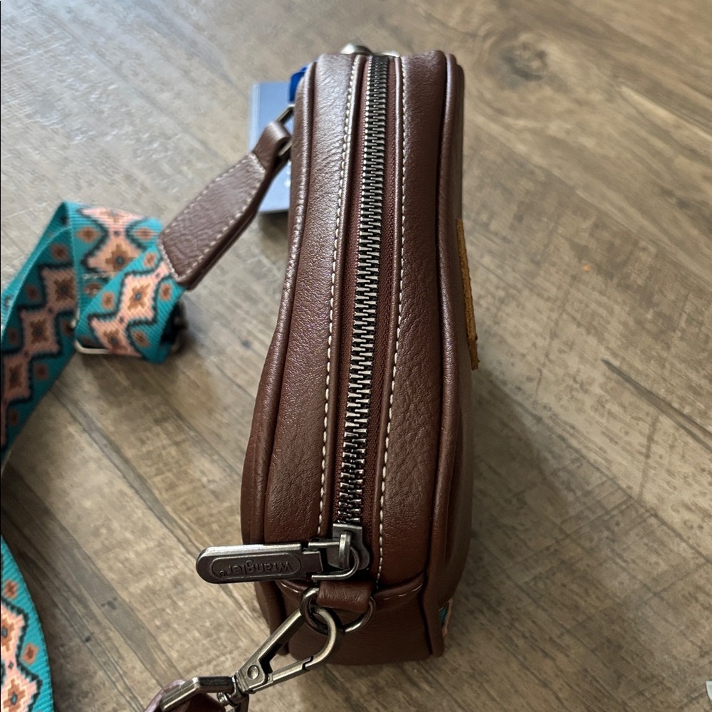 Wrangler Aztec Guitar print strap & accents, vegan leather,1 compartment,zip top - Picture 5 of 12